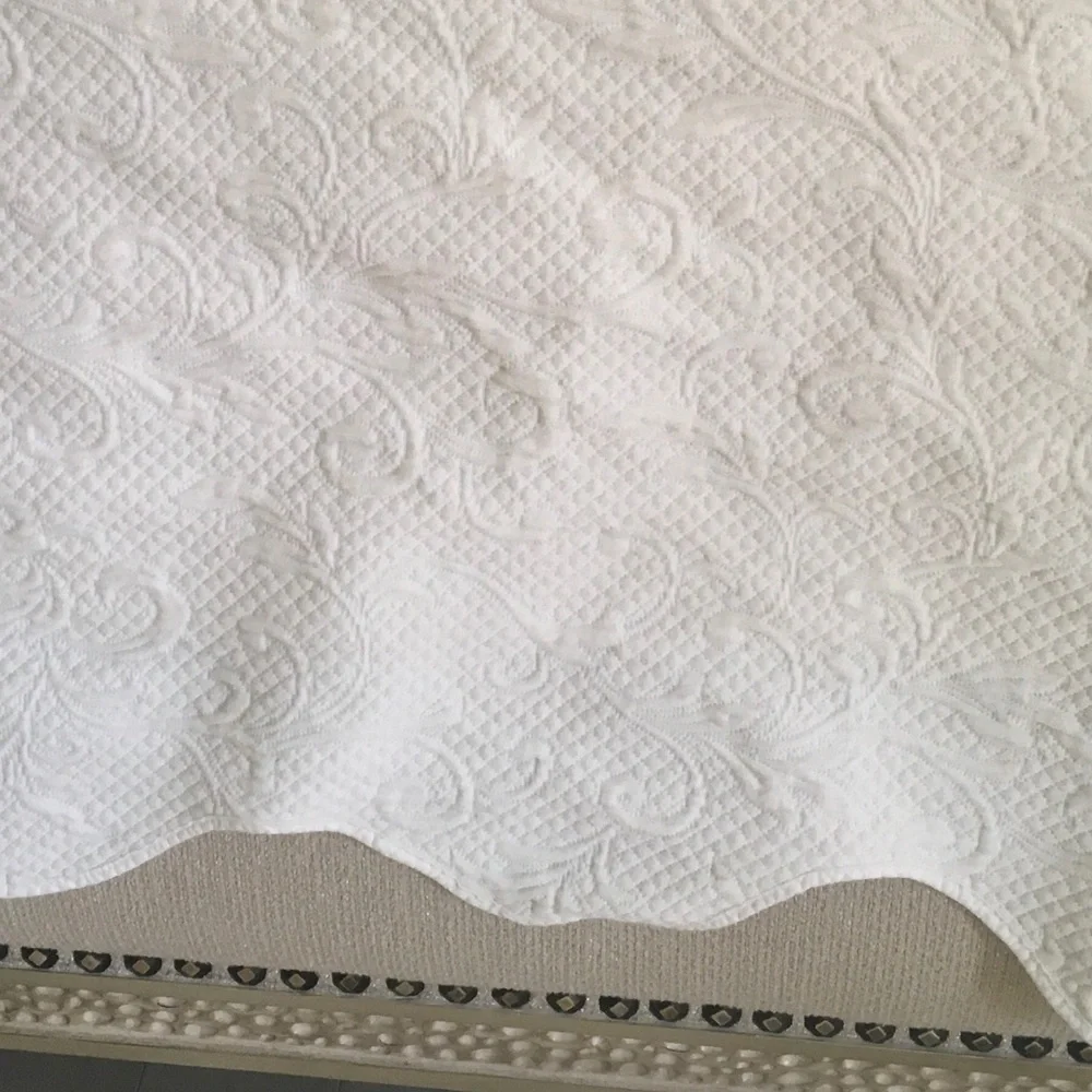 white matelassé coverlet